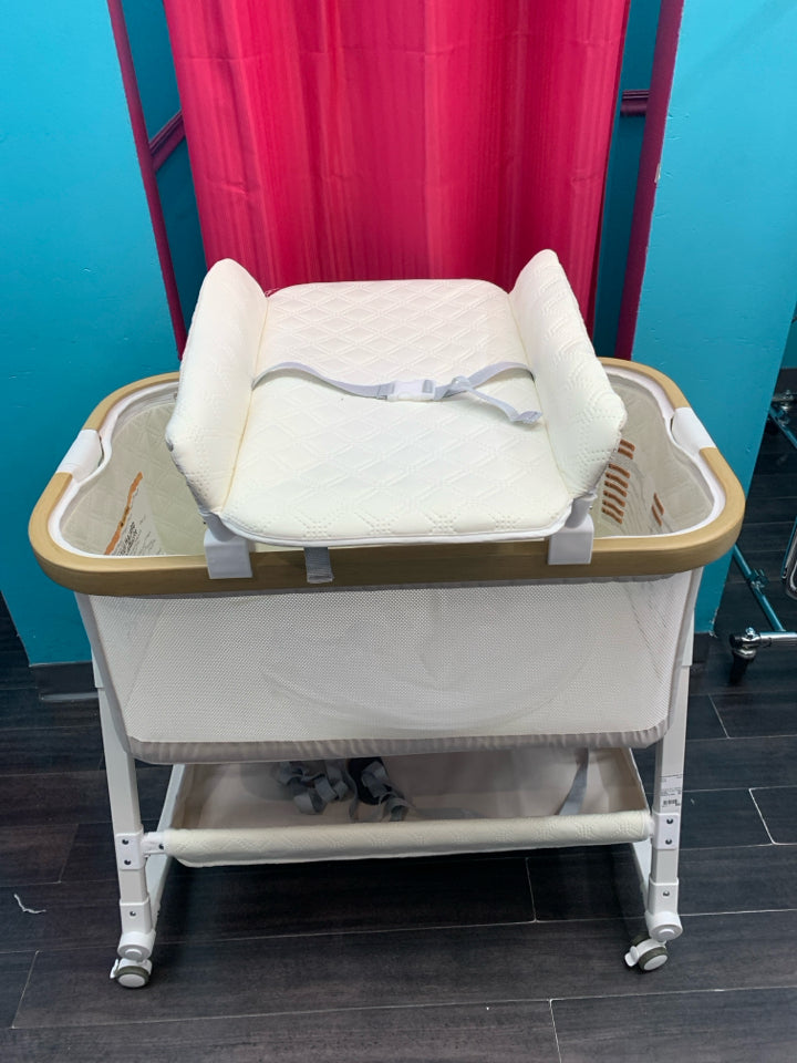 Suihuooo 4-in-1 Bassinet w/ storgae, net, and changing table