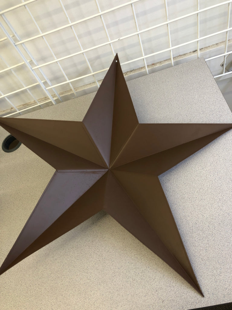 PRIMITIVE METAL STAR WALL DECOR.