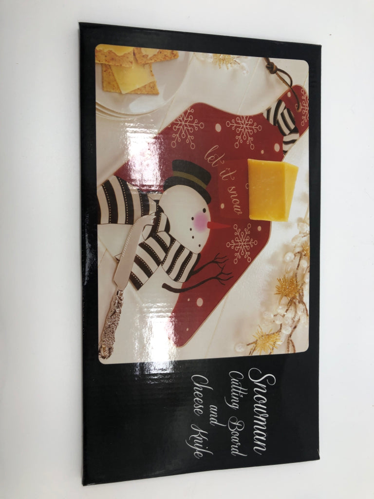 NIB SNOWMAN CUTTING BOARD & CHEESE KNIFE