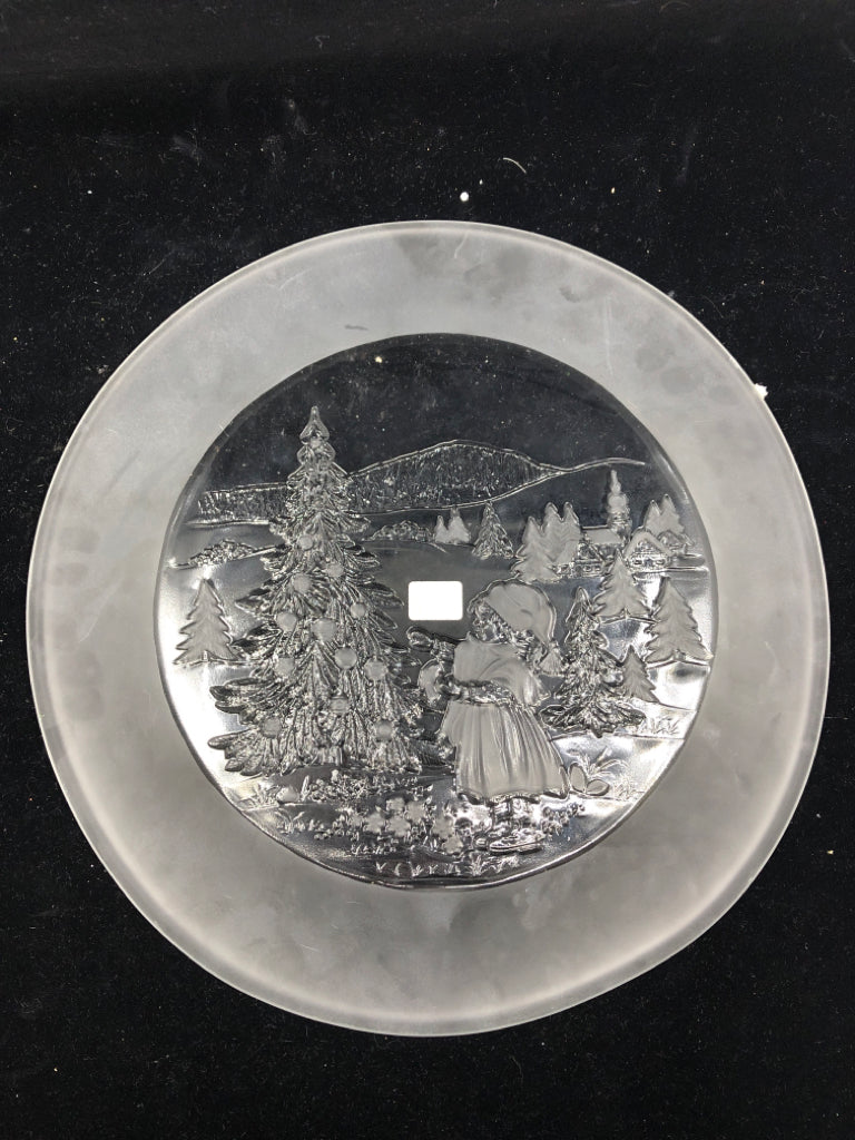 MIKASA CLEAR PLATE W GIRL DECORATING TREE.