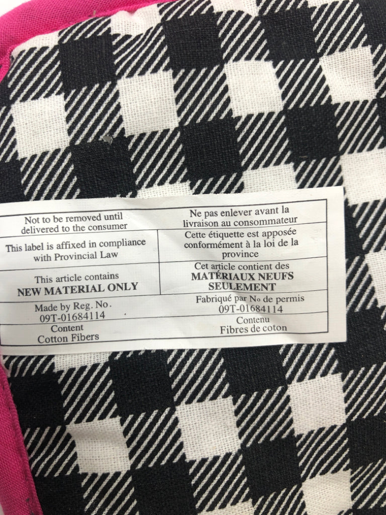 2PC PINK LINED CHECKERED KIDS OVEN MIT & POT HOLDER.