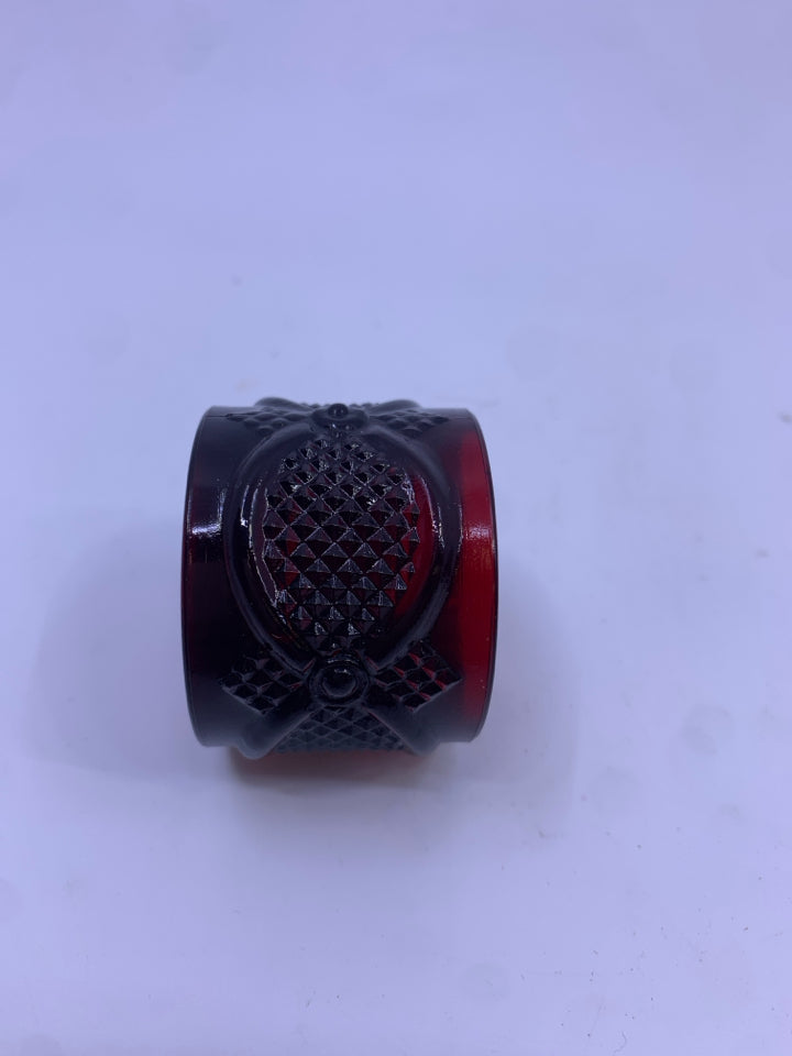 4 CRANBERRY NAPKIN RINGS.