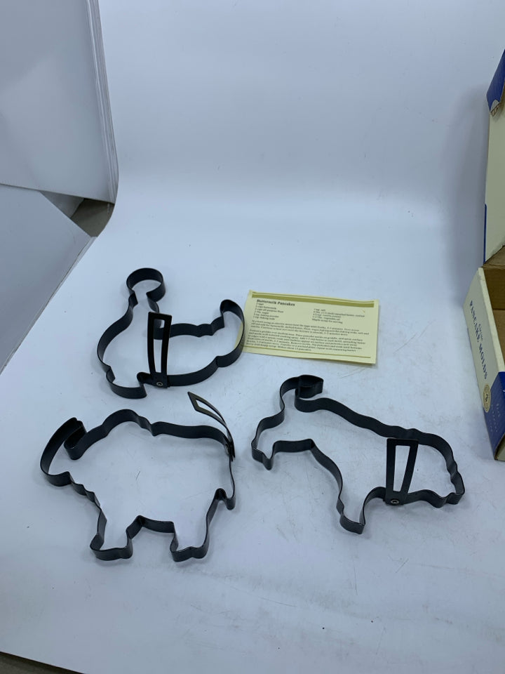 3 PANCAKE MOLDS SEAL LION ELEPHANT IN BOX.
