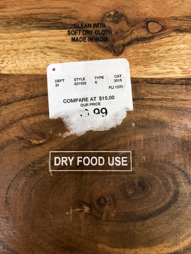 BLACK WIRE NAPKIN BASKET W/WOOD BOTTOM.