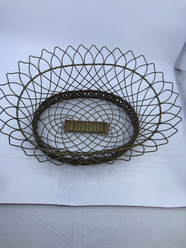 OVAL METAL WIRE BASKET/ PLANTER.
