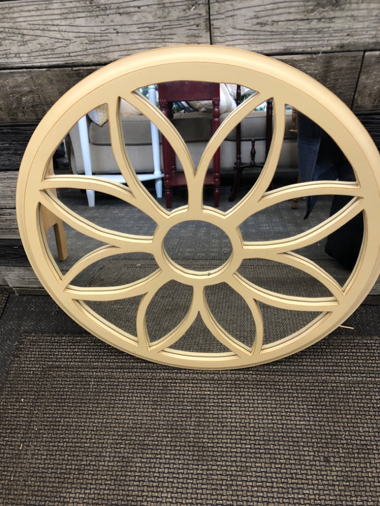 CREAM FLORAL ROUND MIRROR.