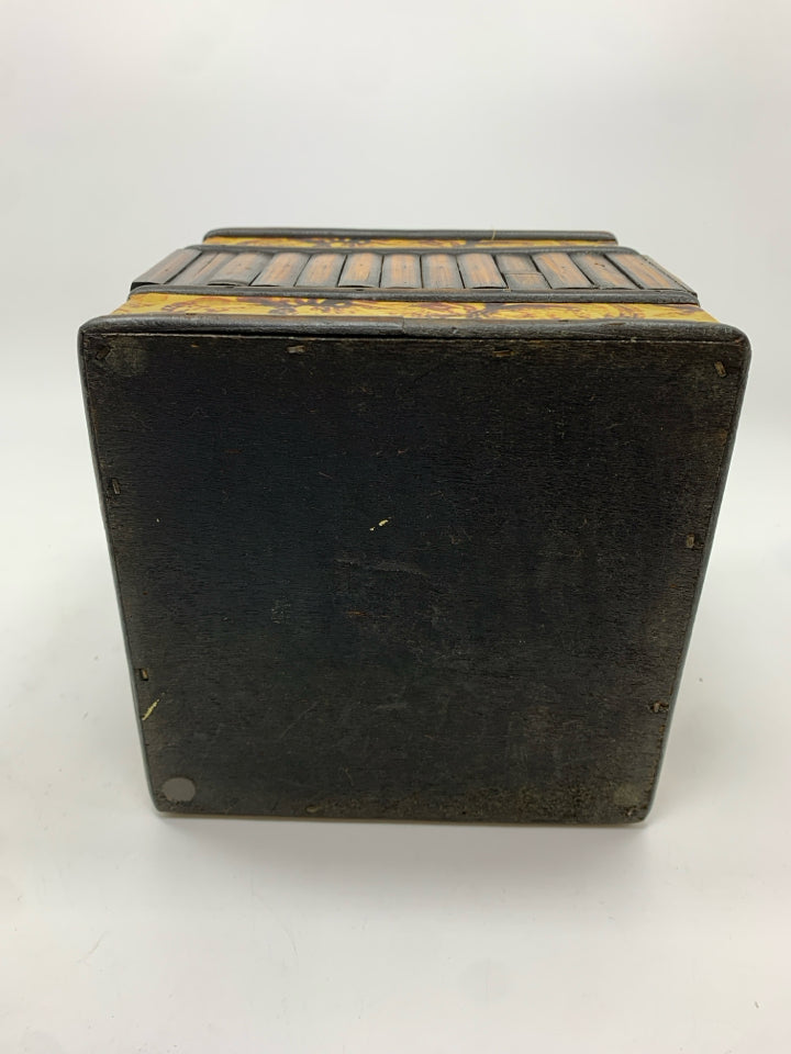 RECTANGULAR BAMBOO PLANTER.