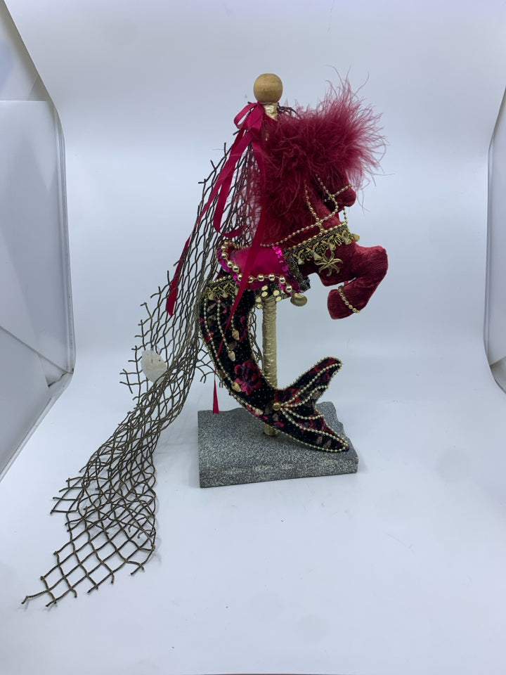 MAROON CAROUSEL SEA HORSE W NETTING.