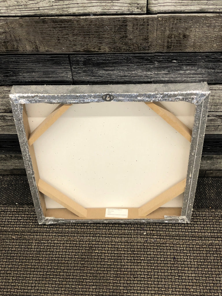 GLITTER "S" CANVAS WALL ART.