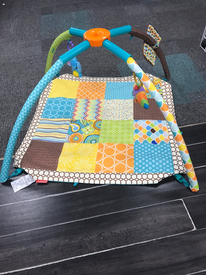 Infantino Twist & Fold Activity Gym & Play Mat