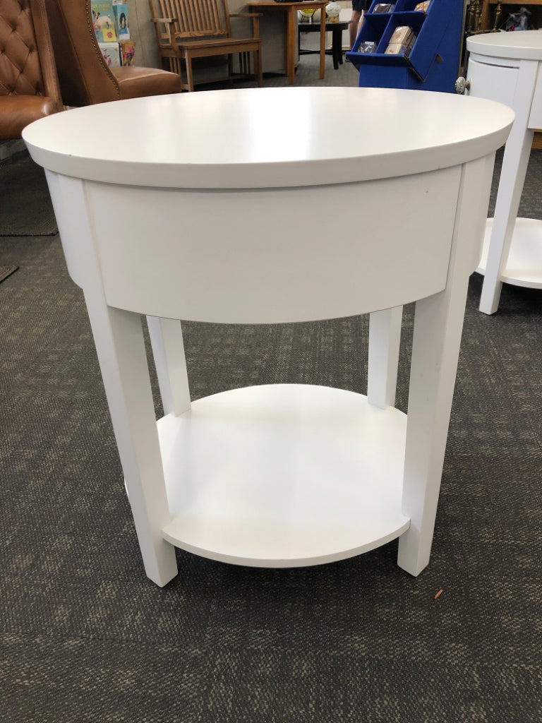 OVAL WHITE NIGHTSTAND W/DECORATIVE KNOB.