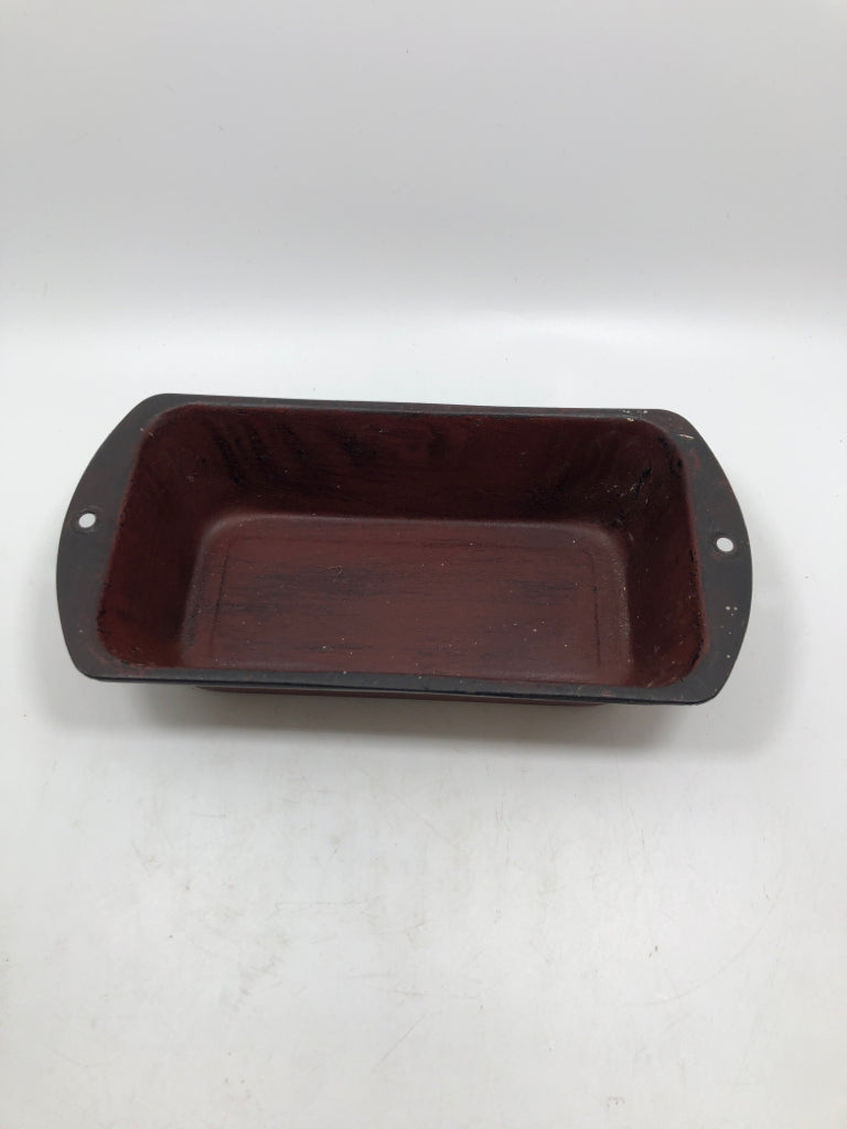 "ANTIQUE" LOAF PAN DECOR.