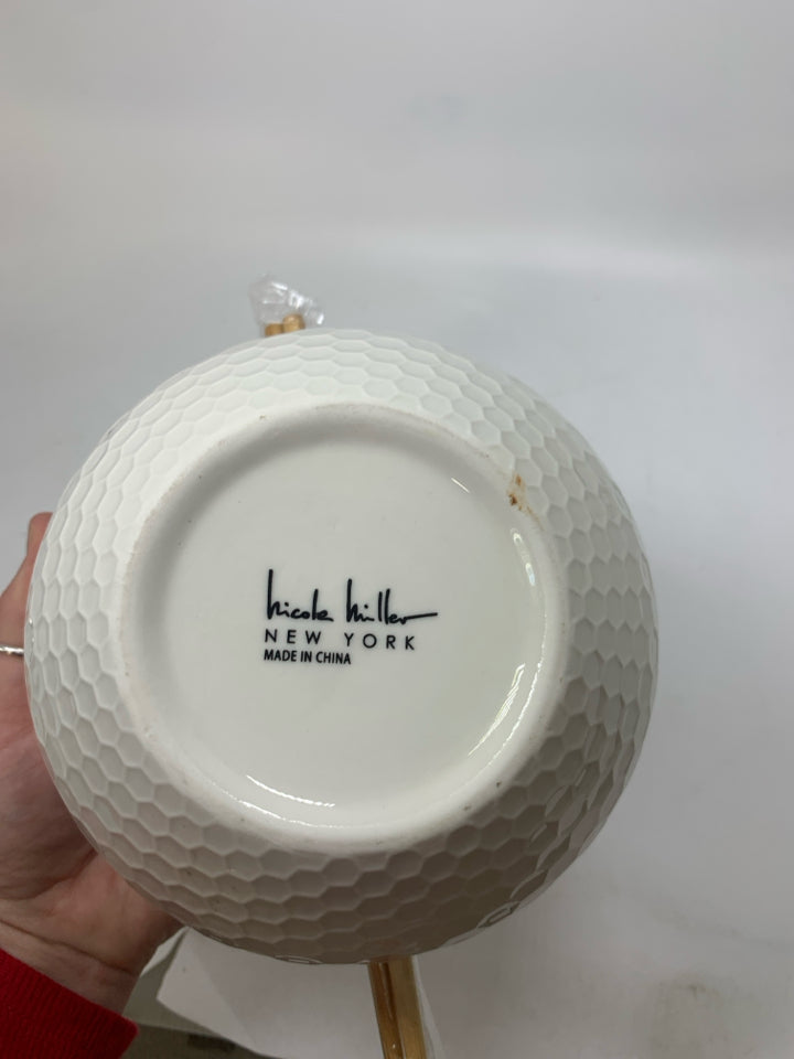 2 PC HONEY COMB EMBOSSED EXTERIOR W/ FLOWER INSIDE RAMEN BOWL CHOPSTICKS.