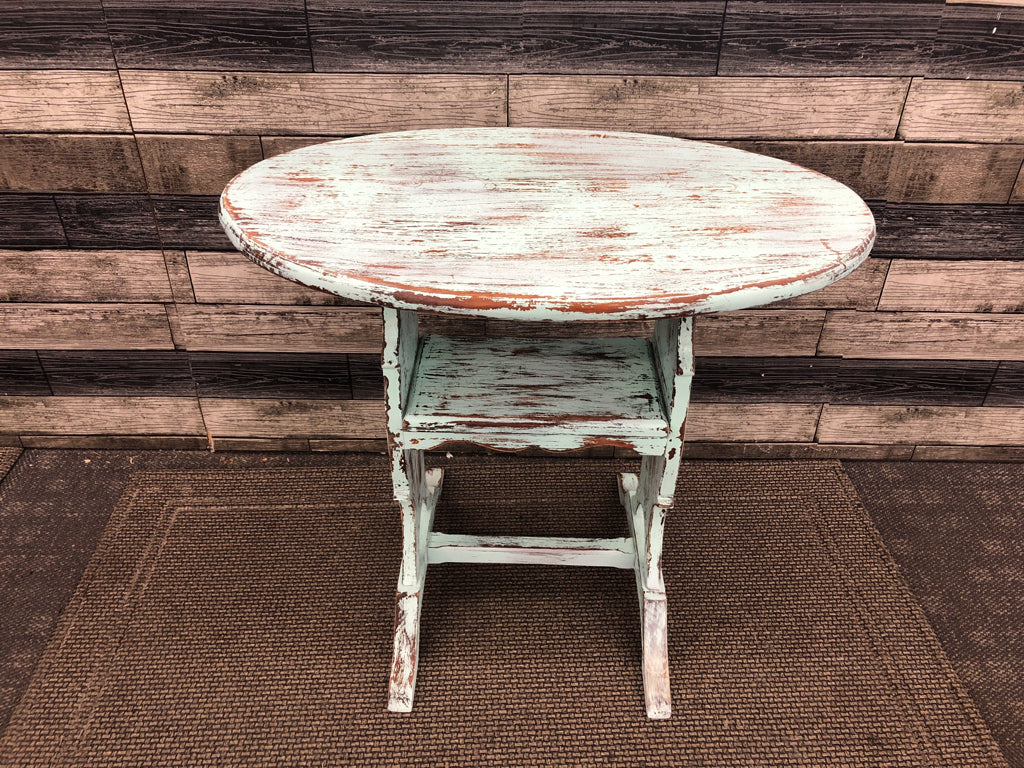 BLUE DISTRESSED OVAL SIDE TABLE.