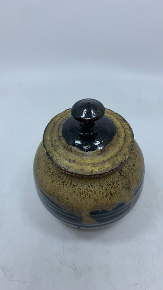 DRK BROWN GLAZED JAR W/DRIP BROWN DRIP GLAZE+LID.
