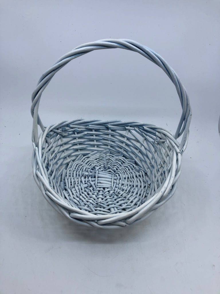 WHITE SLIGHT FAN SHAPED BASKET.