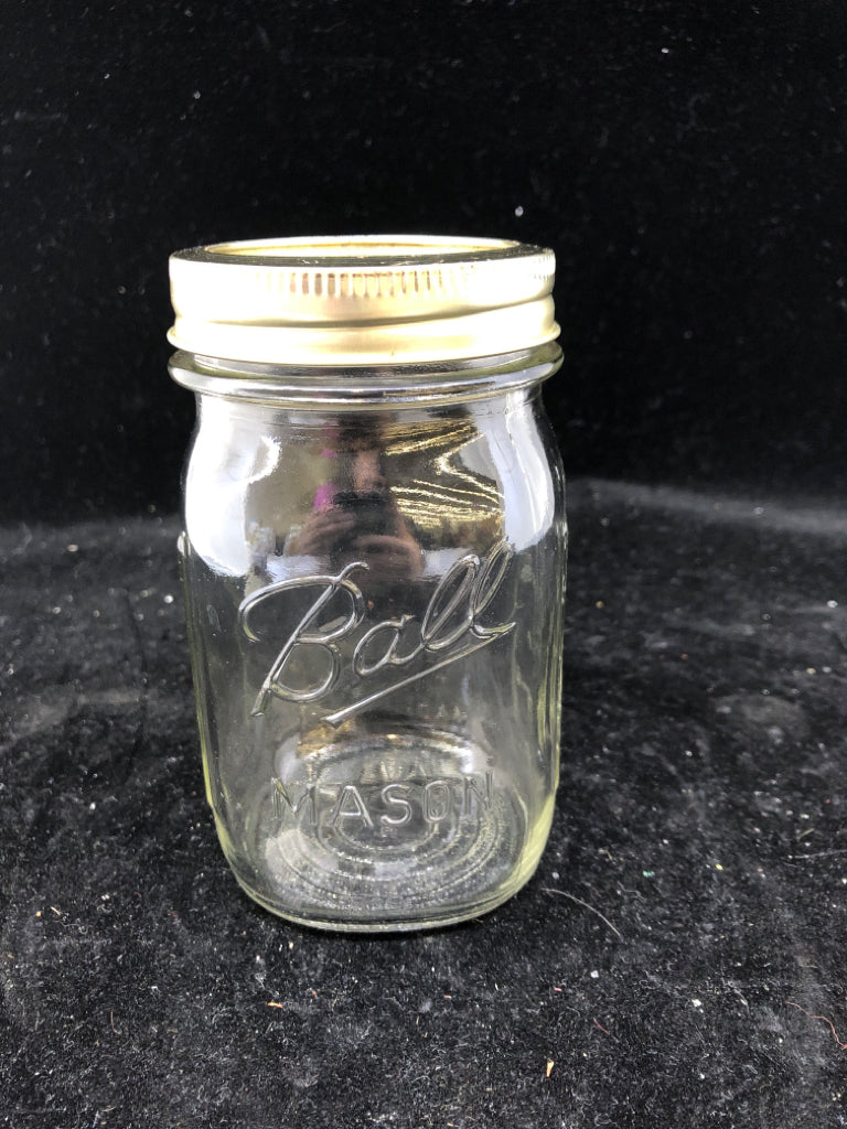BALL MASON JAR WITH LID.