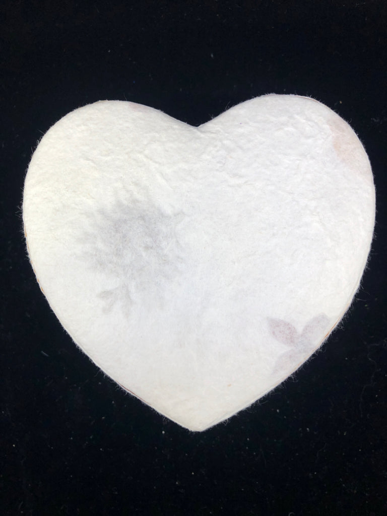 HEART SHAPED TRINKET BOX W TEXTURED.