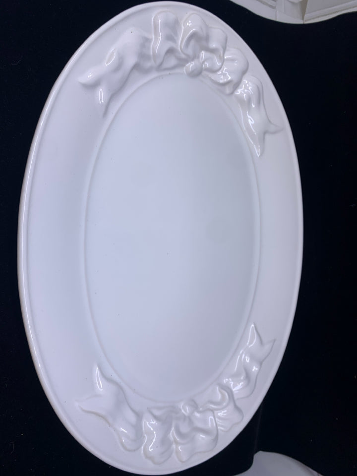 WHITE OVAL EMBOSSED BOW PLATTER.