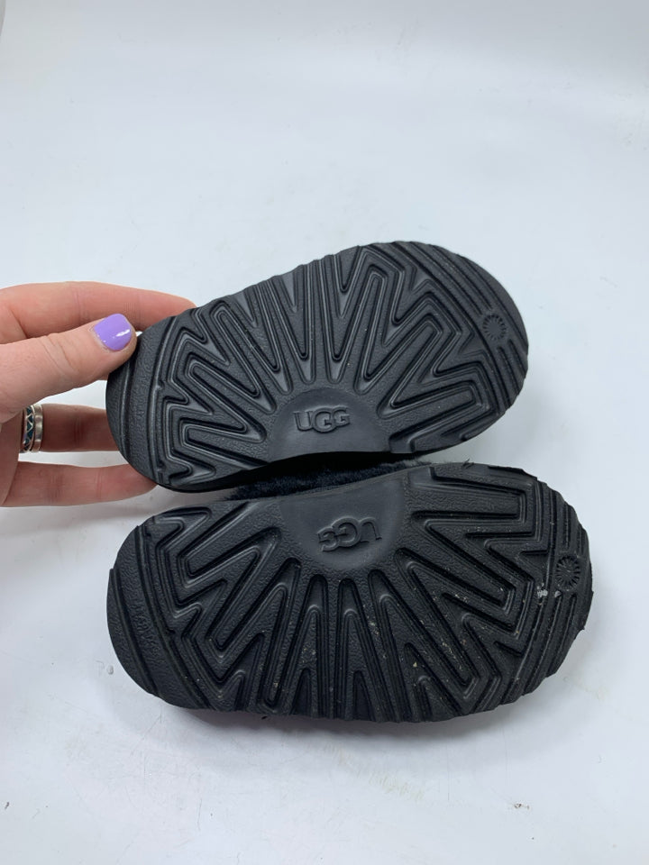 UGG Size 6 Slippers