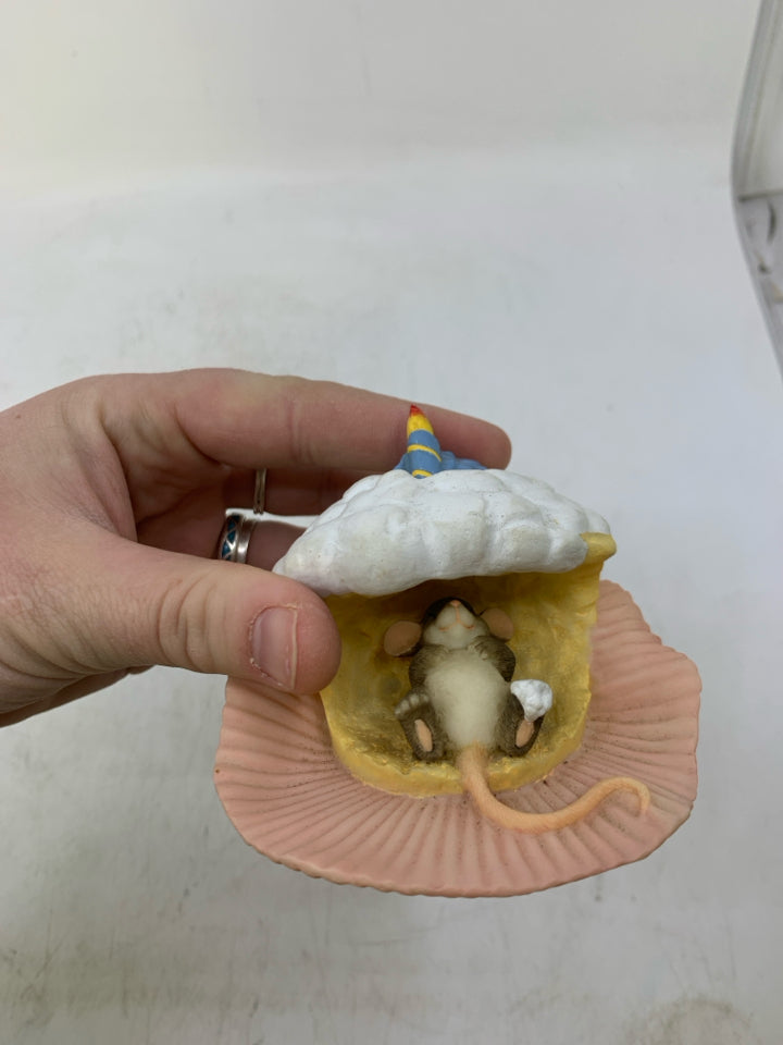 MOUSE IN CUPCAKE- HAPPY BIRTHDAY