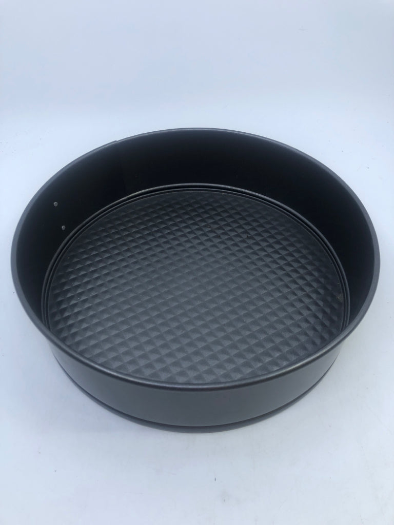 LARGE SPRING FORM PAN.