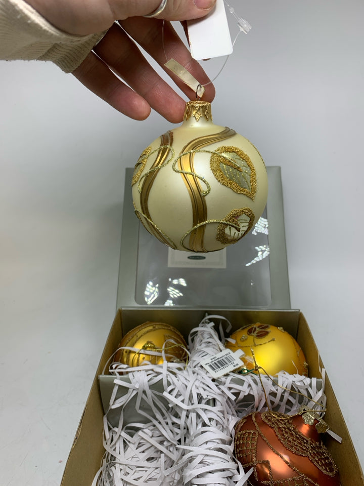 4 BEADED BY HAND ASSORTED SMITH & HAWKEN ORNAMENTS IN BOX.