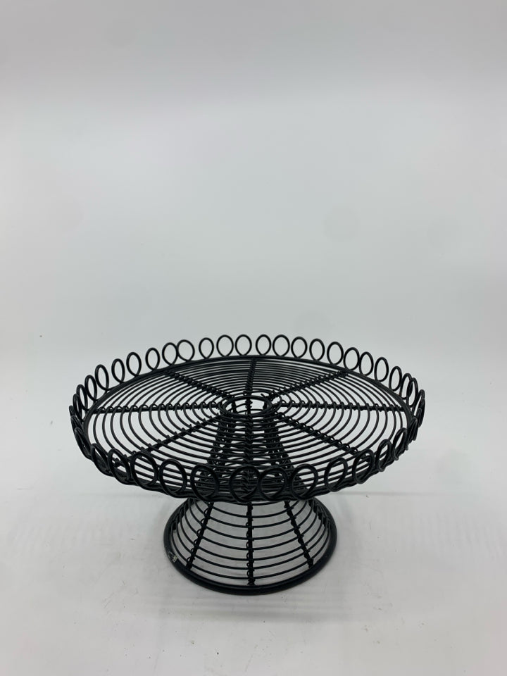 BLACK METAL WIRE CAKE STAND.