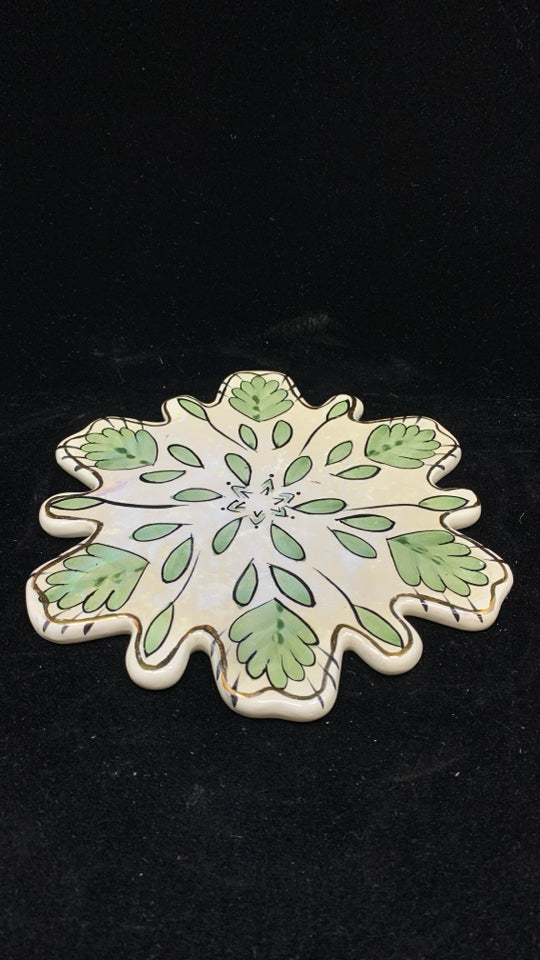 GREEN LEAF CANDLE PLATE TRIVET W/GOLD RIM.