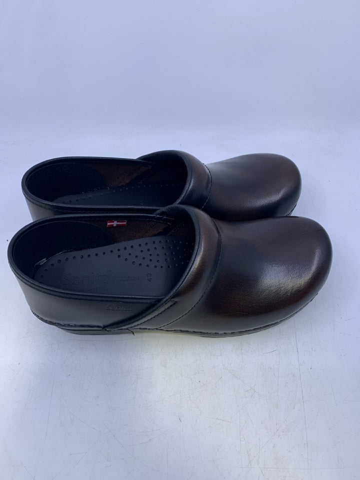 Sanita L Shoe Size 9.5 Clogs