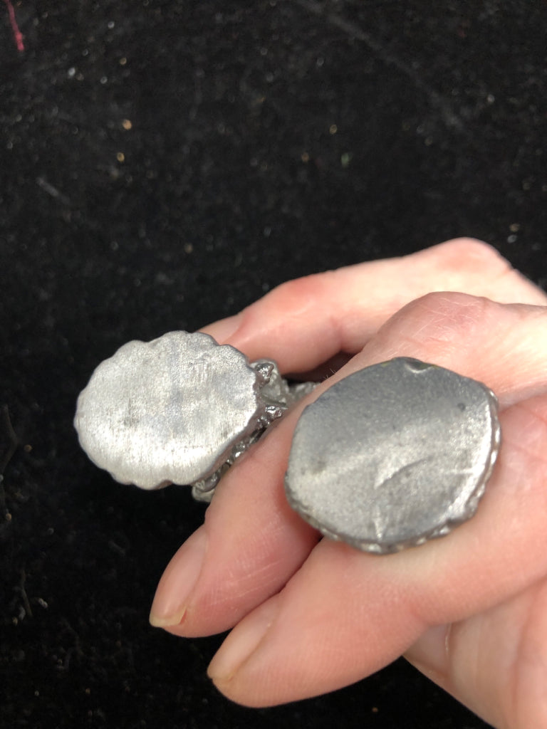 PEWTER SANTA AND PINE TREE IN BAG.