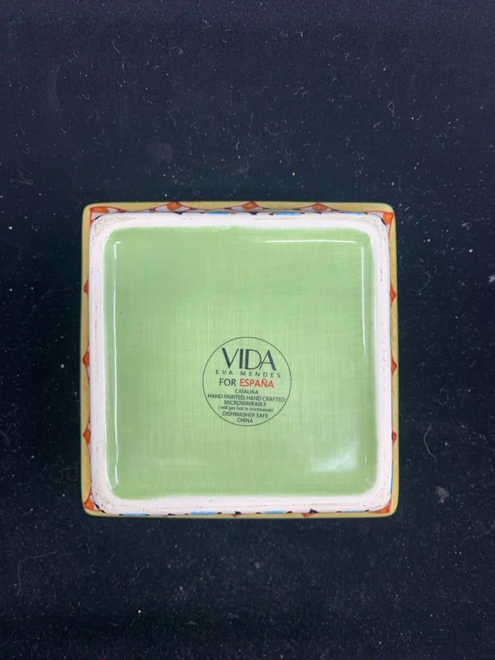 VIDA ORANGE FLORAL SQUARE DISH.