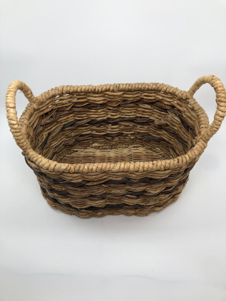 SM 2-TONED WICKER BASKET.