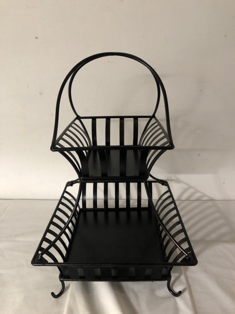 2 TIER BLACK METAL SQUARE FRUIT BASKET W/ CURVED FEET LINE DESIGN.