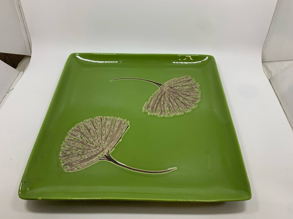 ETCHED BOTANICAL GREEN PLATTER.