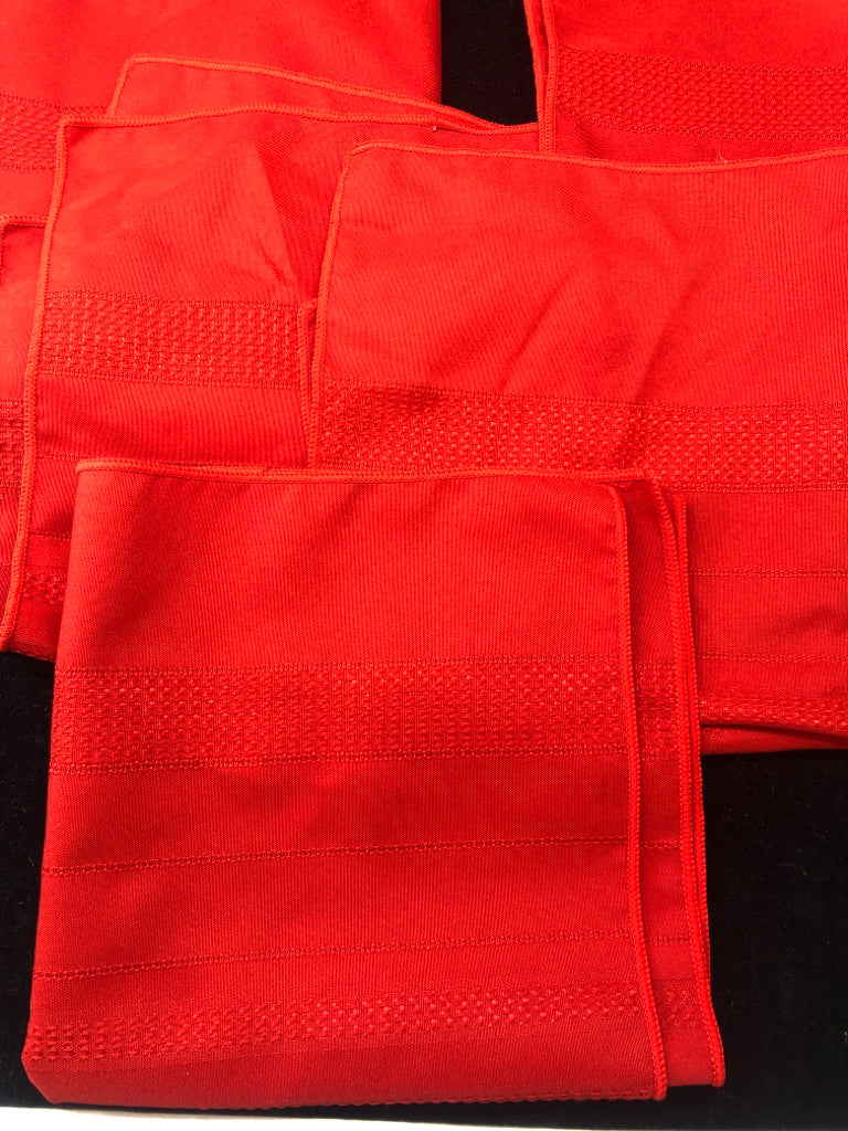 6 RED NAPKINS.