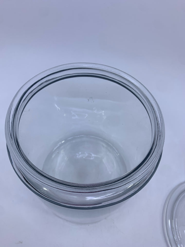 ROUND GLASS CANISTER W LID.