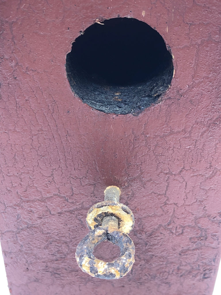 RED RUSTIC METAL BIRDHOUSE.