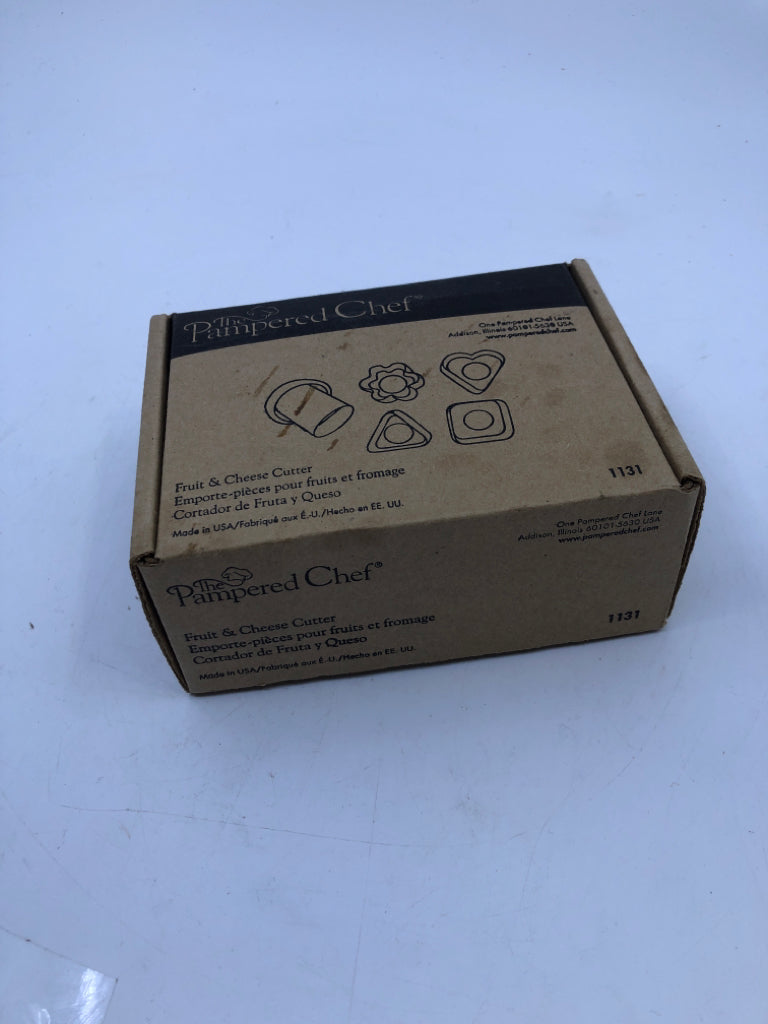 NIB PAMPERED CHEF FRUIT AND CHEESE CUTTER.