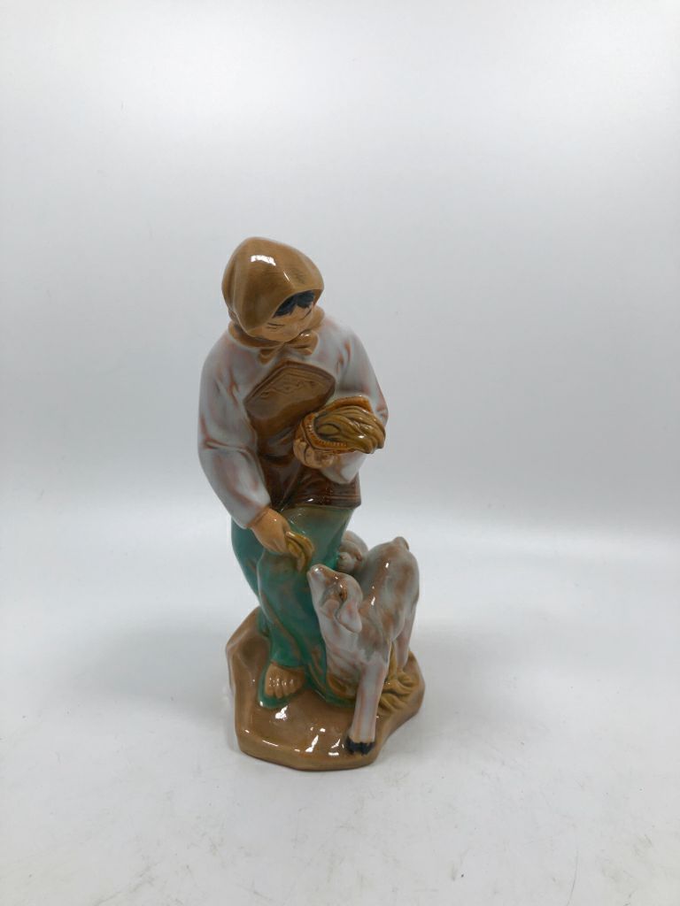 VTG PORCELAIN SHEPHERDESS FEEDING LAMB.