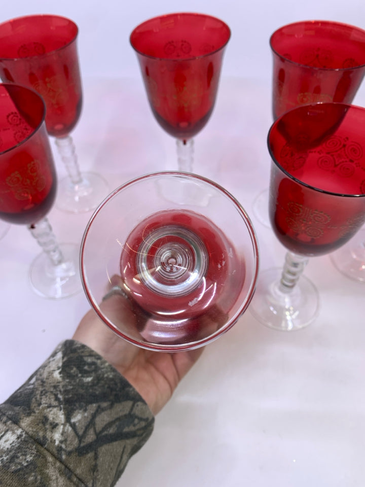 8 RED WINE GLASSES W/ GOLD DETAILS.