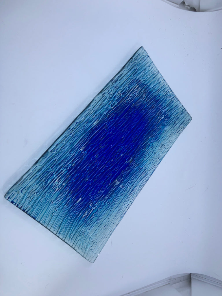BLUE RIBBED GLASS RECTANGLE DISH.