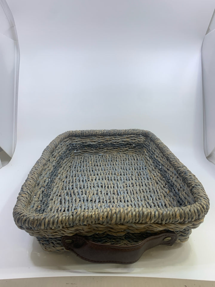 GREY WOVEN BASKET TRAY W/FAUX LEATHER HANDLES.