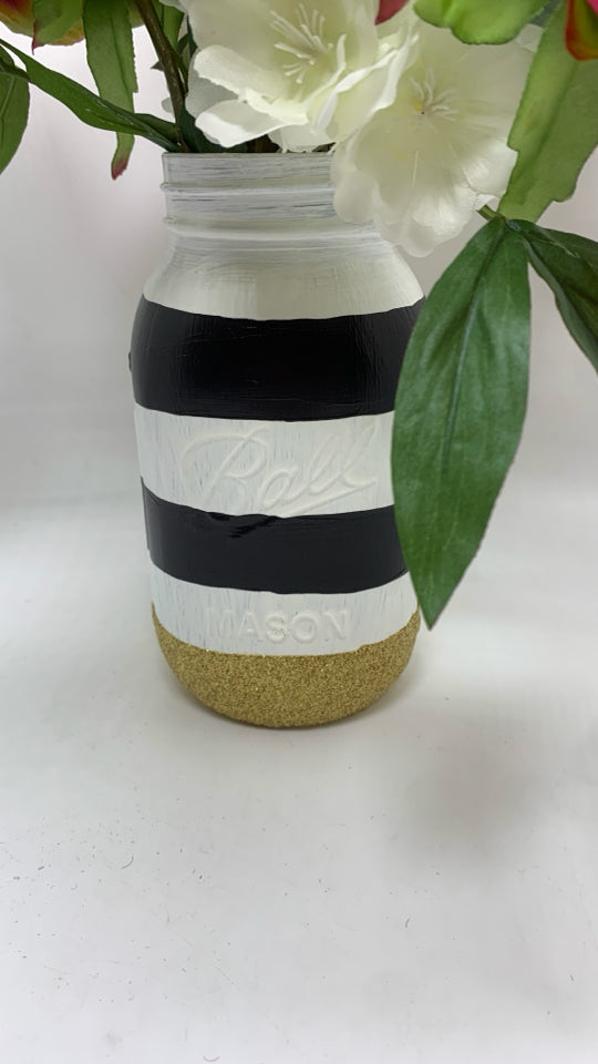 WHITE/PINK FAUX FLOWERS IN BLK/WHITE/GOLD MASON JAR.