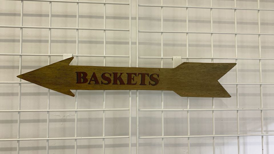 PRIMITIVE "BASKETS" ARROW WALL DECOR.