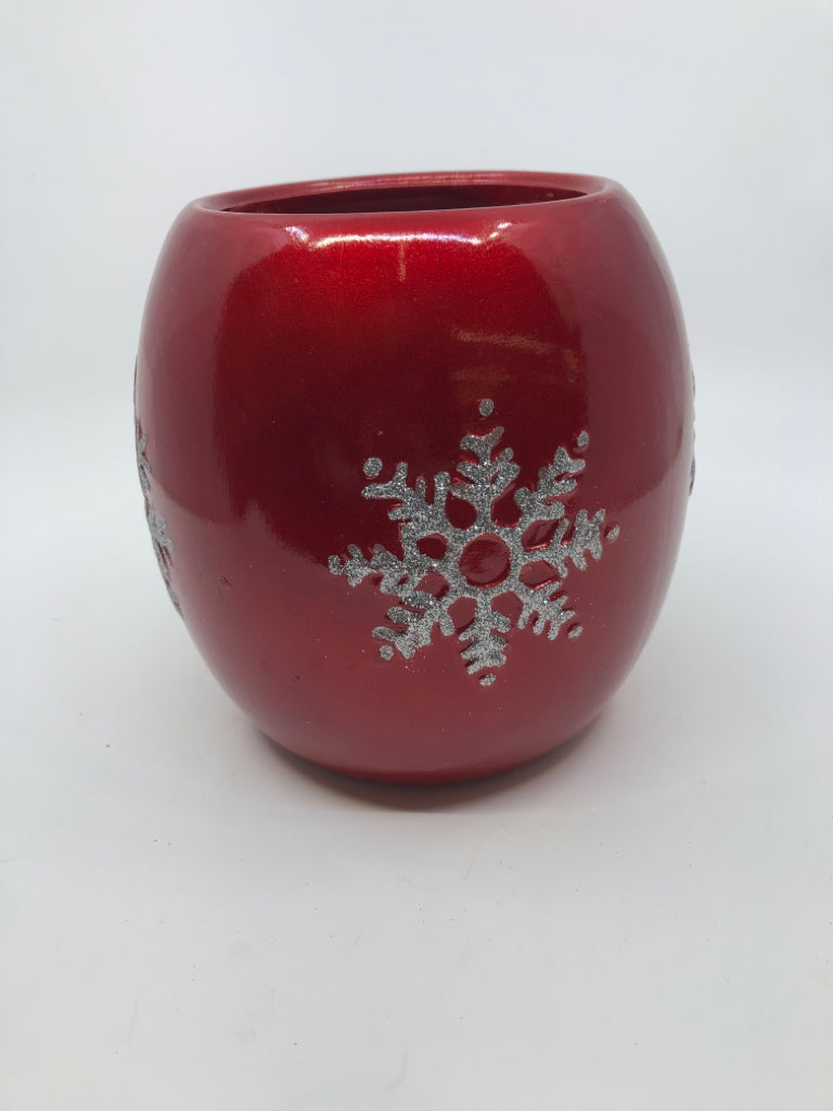 RED W SILVER SNOWFLAKES VASE.