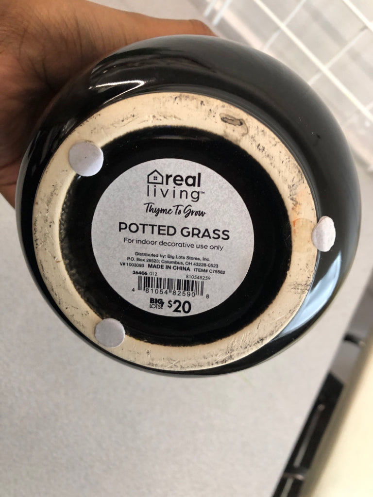 FAUX GRASS IN BLACK PLANTER.
