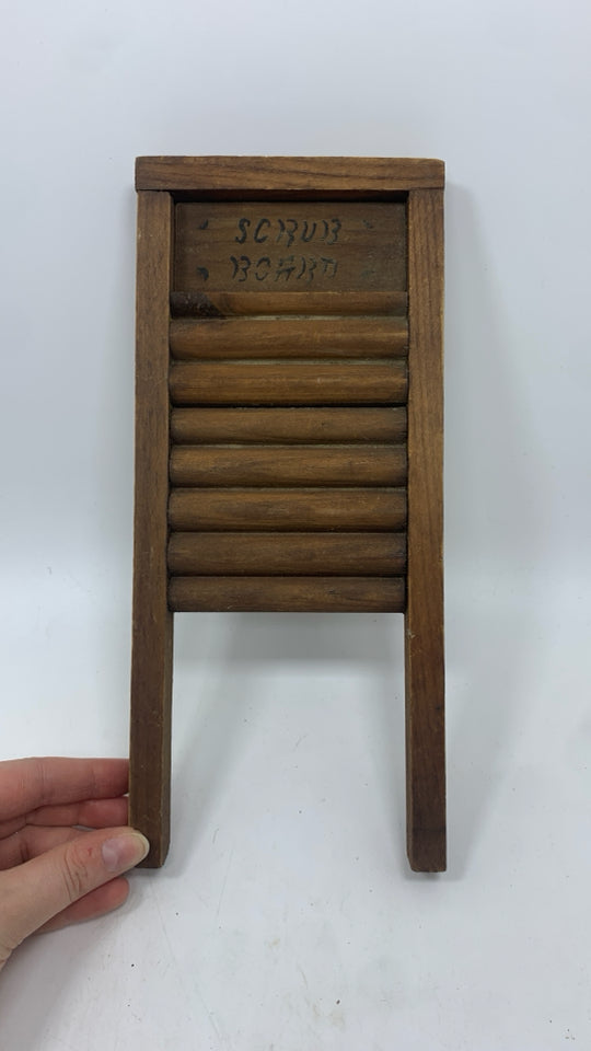 PRIMITIVE WASH BOARD WALL HANGING DECOR.
