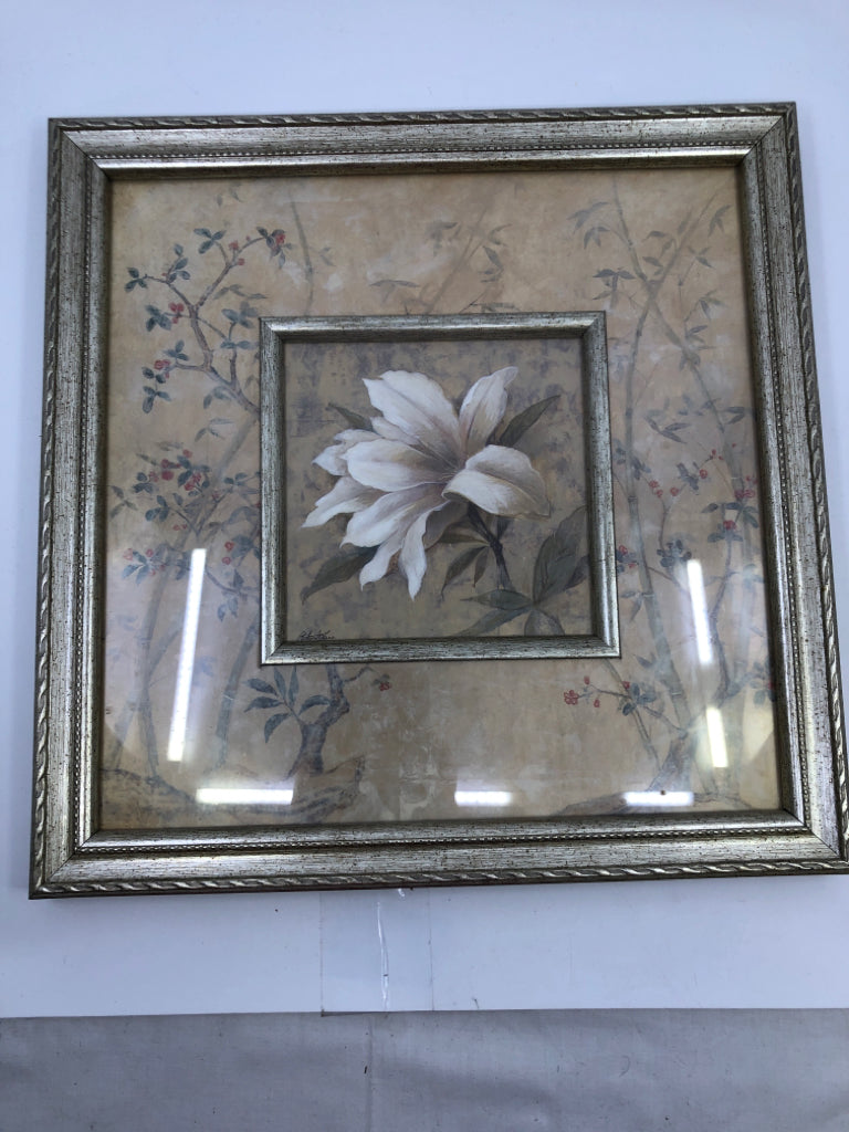 WHITE LILY FLOWER IN GOLD FRAME.