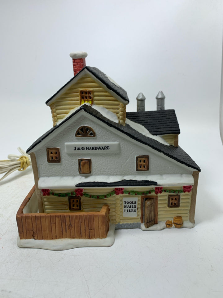LEMAX DICKENSVALE J&G HARDWARE STORE PORCELAIN LIGHTED VILLAGE.